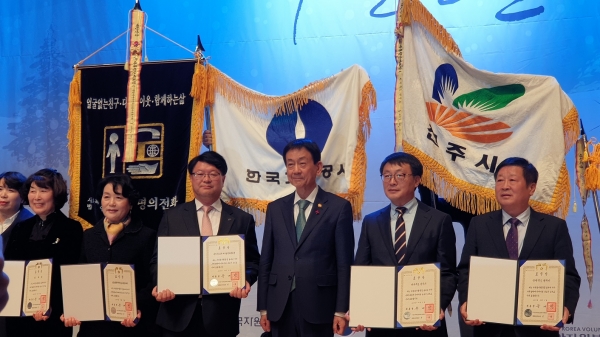 [첨부사진 설명] 사진 오른쪽 네 번째 김천수 한국가스공사 대구경북지역본부장