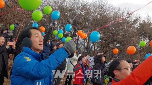 박시종 예비후보,  광산구 어등산에서 광산구민들과 해맞이 행사를 함께하고 있다.
