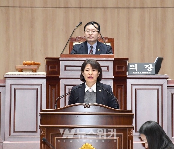 제285회 임시회 제1차 본회의에서 김광란 의원이 5분 발언을 하고 있다.