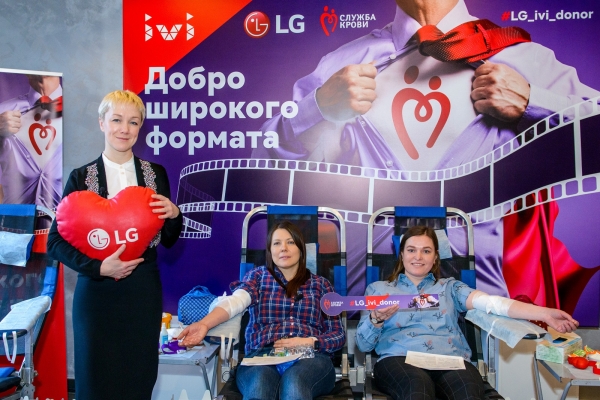 <사진 설명> LG전자가 19일 러시아 모스크바에서 러시아 콘텐츠 업체 ‘ivi’와 함께 헌혈행사를 진행했다. 참가자들이 헌혈행사에 참여하고 있다.