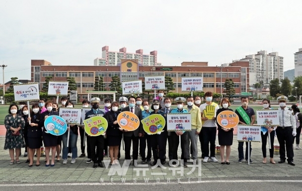 장흥군, 초등학교 등굣길 안전문화 캠페인 펼쳐