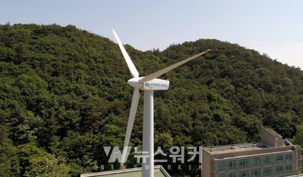 목포대학교 도림캠퍼스에 소재한 풍력발전기