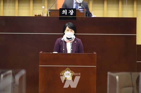 제300회 제2차 정례회 1차 본회의 중 박영숙 의원이 5분발언을 하고 있다.