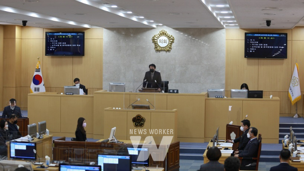 광주광역시 남구의회(의장 박희율)가 1월 11일부터 19일까지 9일간의 의사일정으로 제282회 임시회를 열고 공식 의정활동에 들어간다.