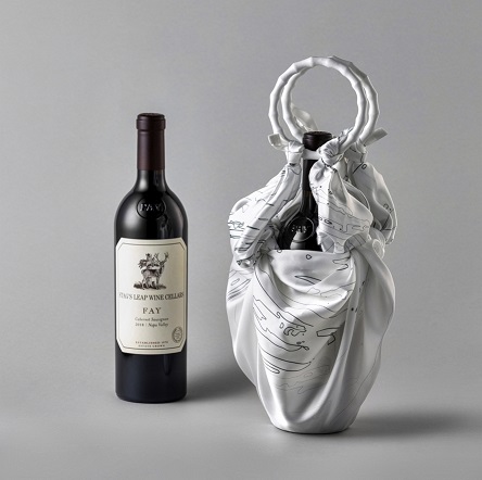 ▲'스택스 립 페이 까베르네 소비뇽' 설 와인 선물세트(사진 제공=신세계L&B)