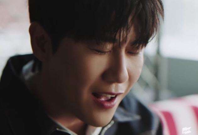 신스팝 분위기로 채운 '니편이야' <사진=영탁 공식 유튜브 '탁스튜디오'>