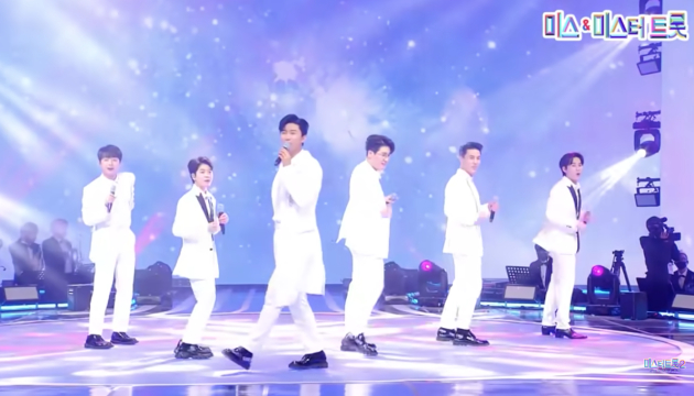 임영웅과 영탁, 이찬원, 정동원, 장민호, 김희재가 부른 '날 보러 와요' 무대 영상 중에서 <사진=TV조선 '미스 앤 미스터 트롯' 공식 유튜브>