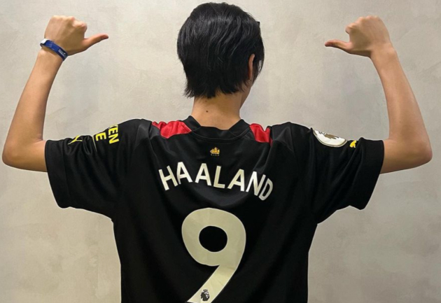 상암월드컵경기장에서 열린 맨체스터시티와 AT마드리드의 내한 친선경기를 관람한 정동원. 유니폼 인증사진도 공개했다. <사진=정동원 인스타그램>