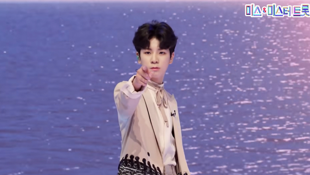 정동원의 '영일만 친구' 포인트 안무 <사진=미스 앤 미스터 트롯>