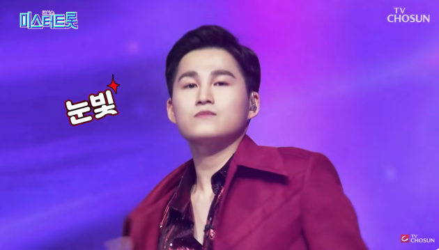 김희재의 남성미가 강조된 '나는 남자다' 무대 영상 <사진=미스 앤 미스터 트롯>