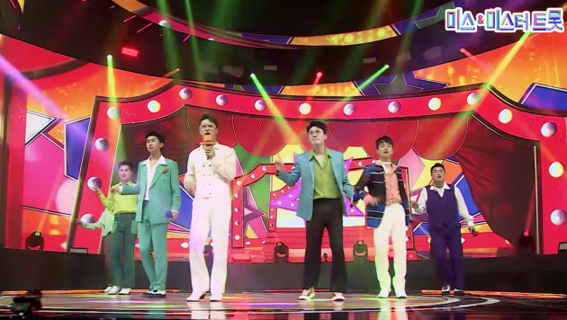 김호중, 임영웅, 정동원, 영탁, 장민호, 김희재, 이찬원이 꾸민 '써니' <사진=미스 앤 미스터 트롯>