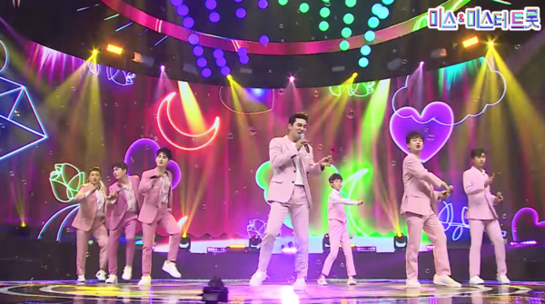 '미스터 트롯' 톱7 이찬원, 김호중, 영탁, 김희재, 장민호, 정동원, 임영웅의 '달빛 창가에서' [사진=미스 앤 미스터 트롯]