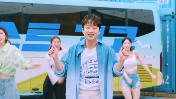 이찬원의 신곡 '트위스트 고고' 중에서 [사진=이찬원 공식 유튜브]