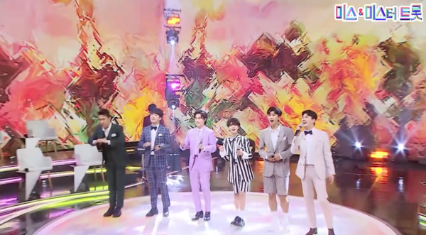 장민호, 이찬원, 김희재, 정동원, 임영웅, 영탁(왼쪽부터)이 부른 '효도합시다' [사진=미스 앤 미스터 트롯]