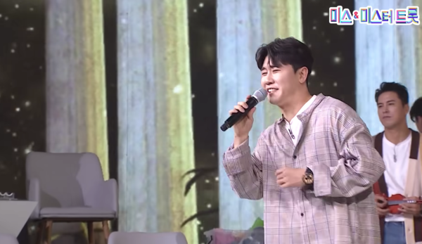 영탁이 부르는 '테스형' [사진=미스 앤 미스터 트롯]