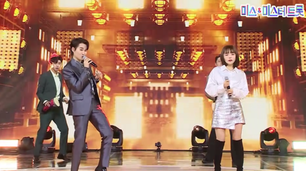 가수 김희재와 배우 박진주의 '어쩌다 마주친' 무대 중에서 [사진=미스 앤 미스터 트롯]