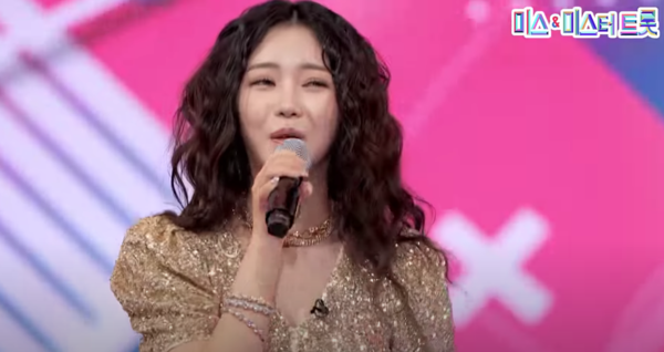 홍지윤의 '짠짜라' 무대 중에서 [사진=미스 앤 미스터 트롯]