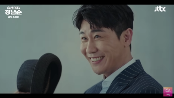 결혼정보회사에 보낼 프로필 사진을 촬영하는 영탁 [사진=JTBC 드라마]