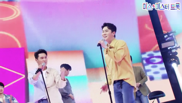 '오 마이 줄리아'는 일본 밴드 첵커스가 원곡 가수이며, 2000년 컨츄리 꼬꼬가 리메이크했다. [사진=미스 앤 미스터 트롯]