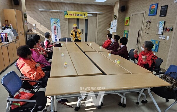 전남 곡성군(군수 이상철) 정신건강복지센터가 지난 6월 26일부터 10월 23일까지 9회에 걸쳐 ‘마음건강 청춘학교’를 운영했다.