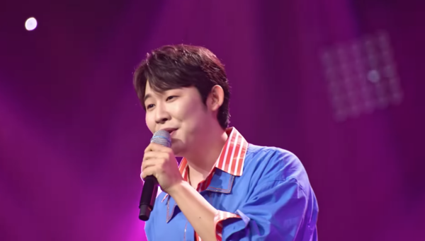 이찬원의 '시절인연'을 부르는 진욱 [사진=미스 앤 미스터 트롯]