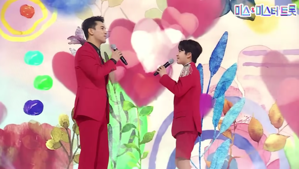 가수 정동원과 장민호의 '누구 없나요' 무대 중에서 [사진=미스 앤 미스터 트롯]