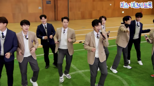 '콩가'를 들려주는 임영웅, 영탁, 이찬원, 김희재, 장민호, 황윤성 [사진=미스 앤 미스터 트롯]