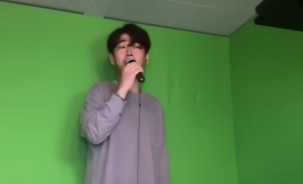 황영웅이 커버한 '여자의 일생' [사진=황영웅 휴TV]