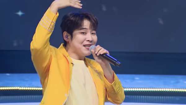 나훈아의 기장갈매기 춤을 따라 추는 진욱 [사진=미스 앤 미스터 트롯]