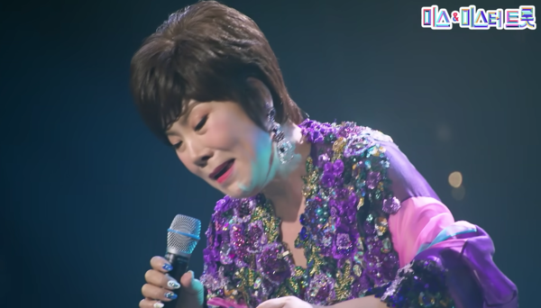 김연자의 파워풀한 '어매' 무대 [사진=미스 앤 미스터 트롯]
