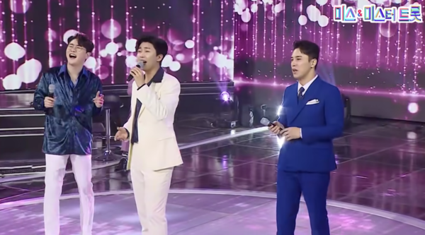 가수 영탁, 임영웅, 장민호가 부른 '사랑한다'와 '따라따라', '남자 대 남자' 무대 영상 중에서 [사진=미스 앤 미스터 트롯]
