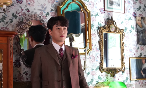 황영웅의 미니 앨범 '가을, 그리움' 재킷 촬영 영상 중에서 [사진=황영웅 휴TV]