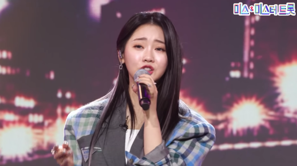 홍지윤의 '사랑밖에 난 몰라' 무대 중에서 [사진=미스 앤 미스터 트롯]