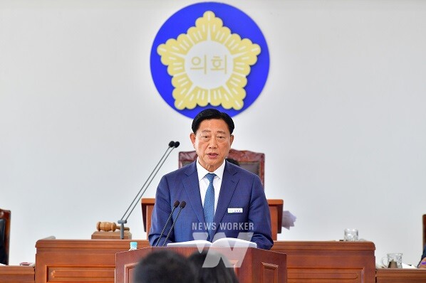 20일 의회 시정연설 중인 김한종 장성군수