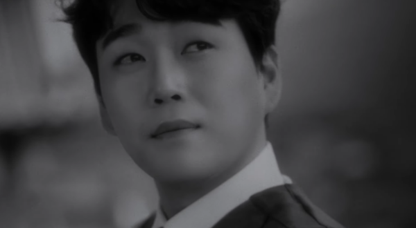 가수 황영웅의 '꽃구경' 뮤직비디오 중에서 [사진=황영웅 휴TV]