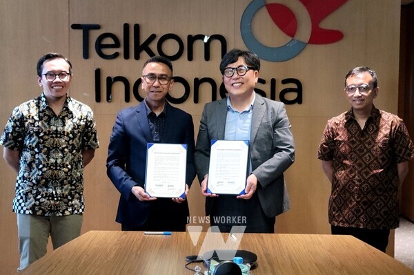 (사진설명/ 왼쪽부터) Mr. Fajrin Rasyid TelKom Indonesia Director of Digital Business, Mr. Aris Sudewo PT NUON Digital Indonesia CEO, 광주정보문화산업진흥원 이경주 원장, Mr. Riza Rukmana TelKom Indonesia VP Digital Strategy Governance