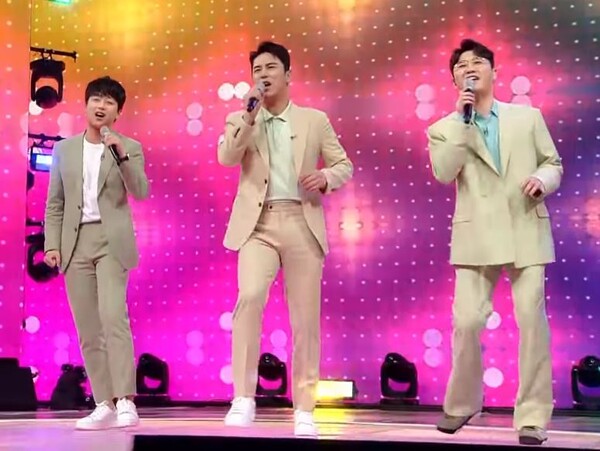 이찬원, 장민호, 영탁(왼쪽부터)의 '바람과 함께 사라지다' [사진=미스 앤 미스터 트롯]