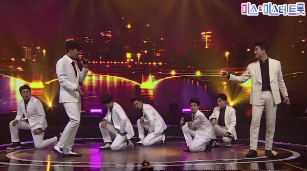 가수 임영웅, 이찬원, 김호중, 정동원, 김희재, 장민호, 영탁의 '제3한강교' 무대 중에서 [사진=미스 앤 미스터 트롯]