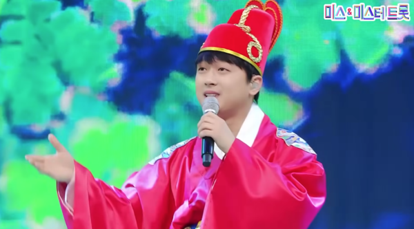 이찬원의 '부초같은 인생' 무대 중에서 [사진=미스 앤 미스터 트롯]