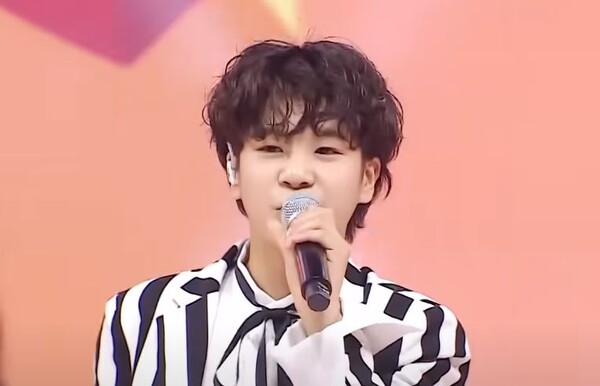 '내 마음 속 최고'를 부르는 정동원 [사진=미스 앤 미스터 트롯]