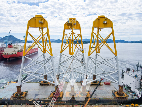SK오션플랜트가 제작한 해상풍력 하부구조물(재킷) 출하 장면