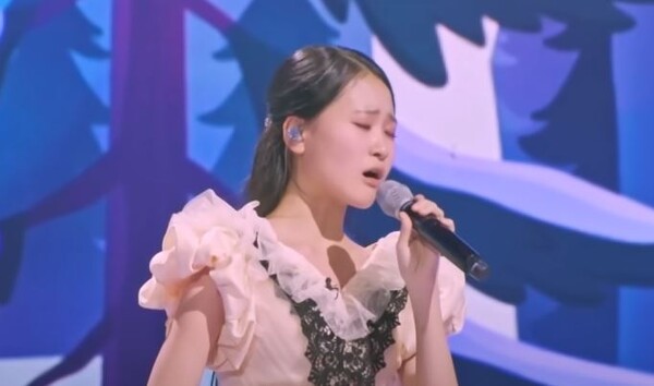 가수 김다현의 '가버린 사랑' 무대 중에서 [사진=MBN MUSIC]