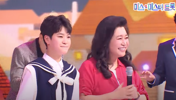 정동원과 오은영 박사가 함께 부른 '누구 없소' 무대 중에서 [사진=미스 앤 미스터 트롯]