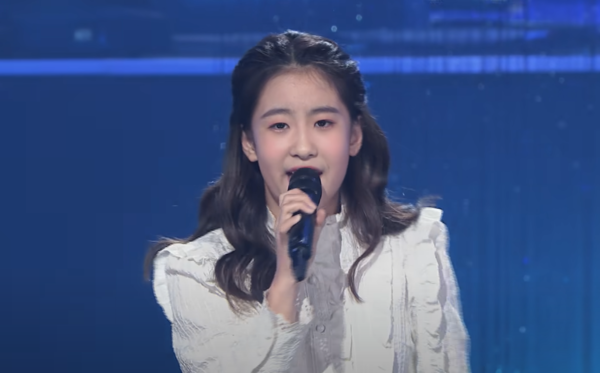 '신 사랑고개'를 들려주는 오유진 [사진=KBS 레전드 케이팝]