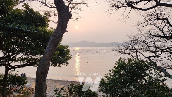 해넘이 해맞이 명소(해남 땅끝 맴섬 오른쪽 바닷가)