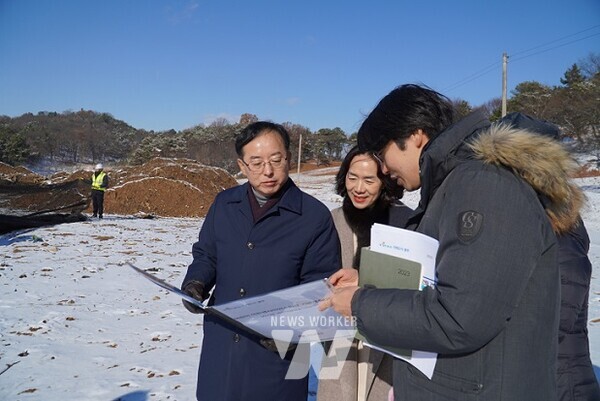 어린이 아트앤 사이언스 파크 예정부지를 방문한 김경만 의원