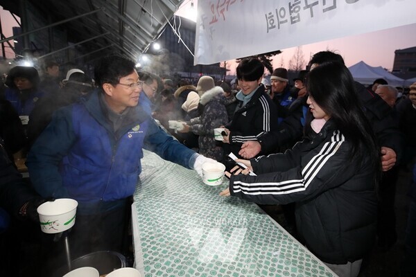 박병규 광산구청장 새해 해맞이 떡국 나눔 행사 참석 사진