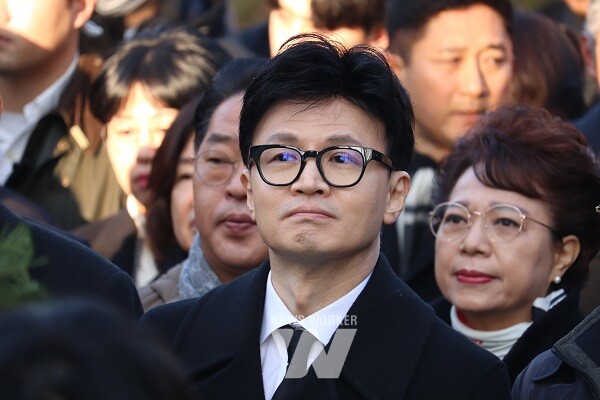 한동훈 국민의힘 비상대책위원장이 광주학생독립운동기념탑 참배를 위하여 입장하고 있다.