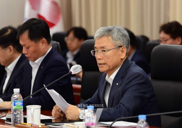 비상경영 및 경영혁신 실천 결의대회에서 김동철 사장 모두발언 모습