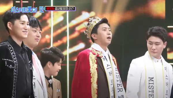 임영웅, 영탁, 이찬원, 김희재, 정동원, 장민호, 김호중 등 톱7이 모두 확정된 뒤 팬들에 인사하고 있다. [사진=TV조선 공식 유튜브]